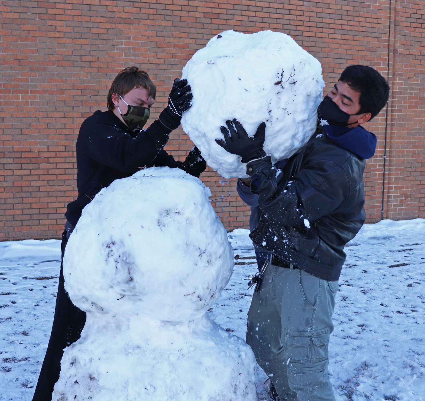 Photos: UTA students take advantage of the snowfall blanketing campus